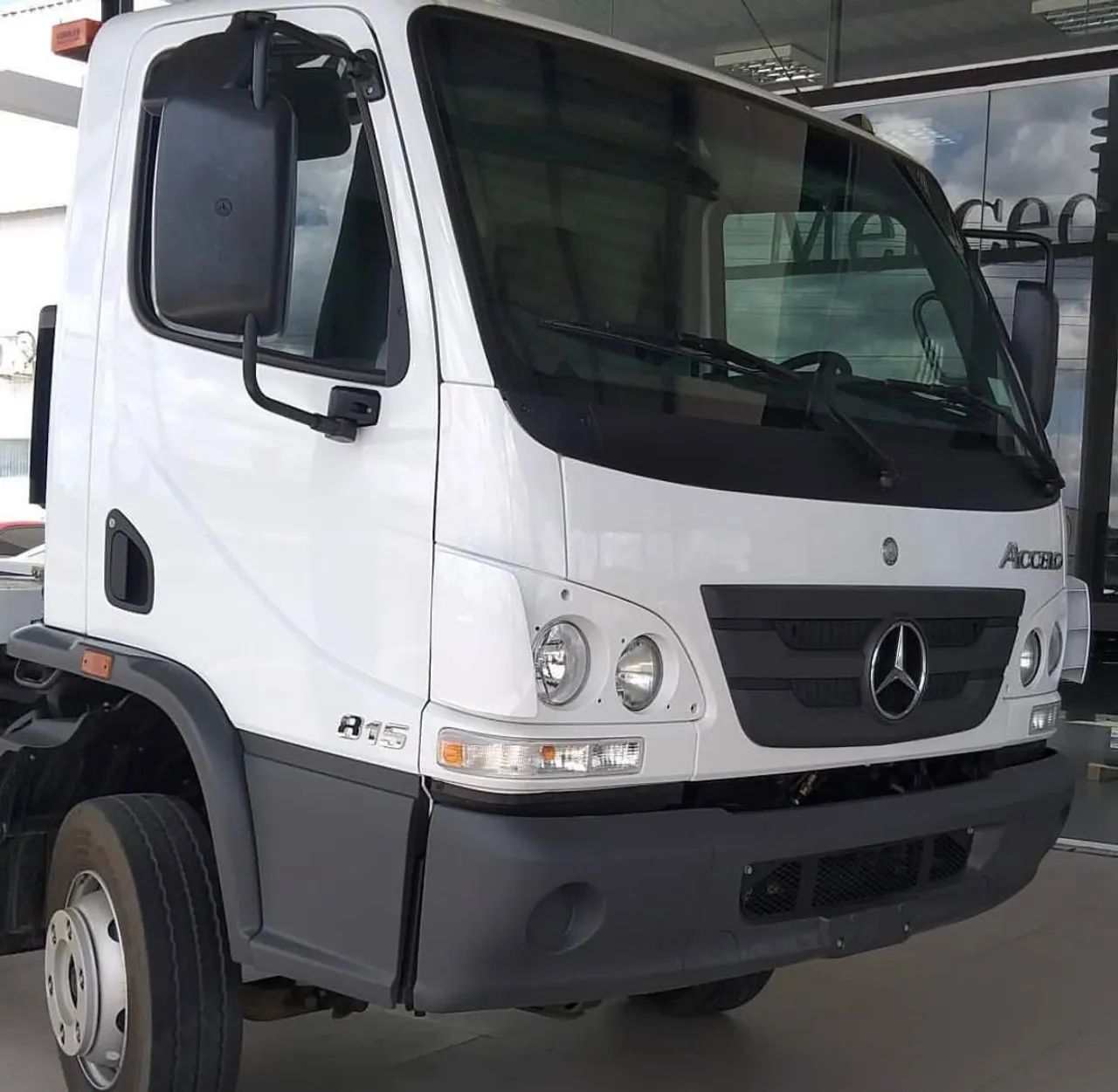 Accelo 815 guincho plataforma ano 2015 - Foto 3