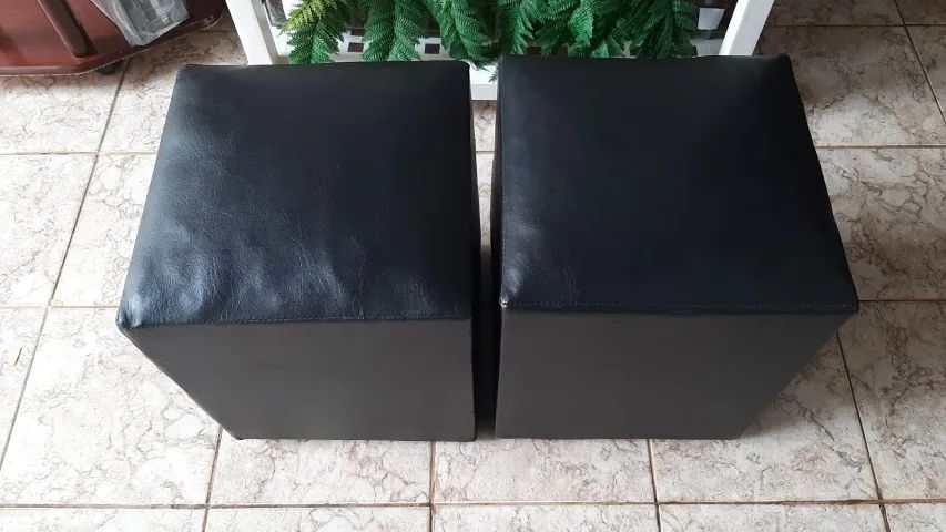 Par de pufs Preto