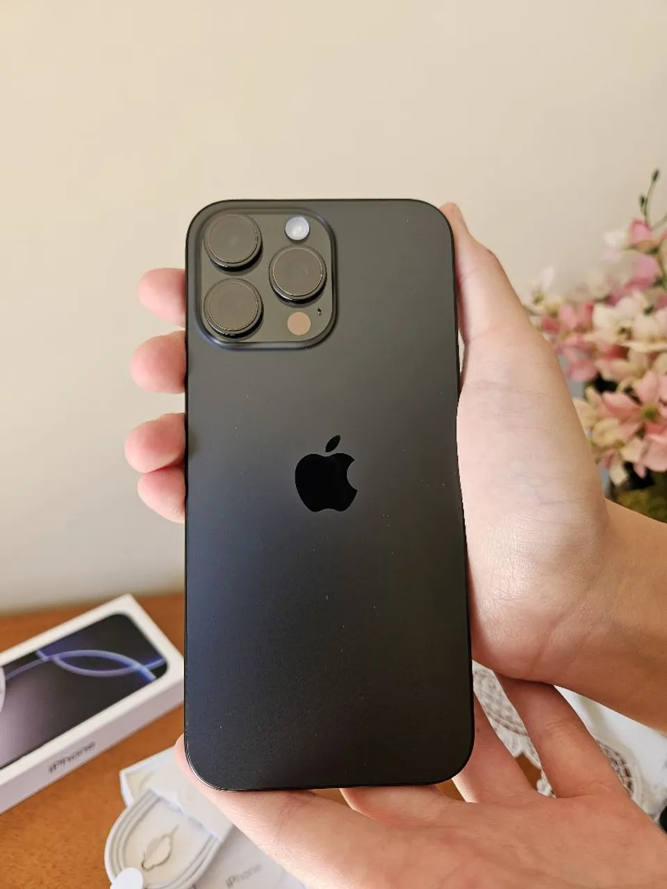 Iphone 16 Pro Max - 512GB - Preto/Titânio - Novo