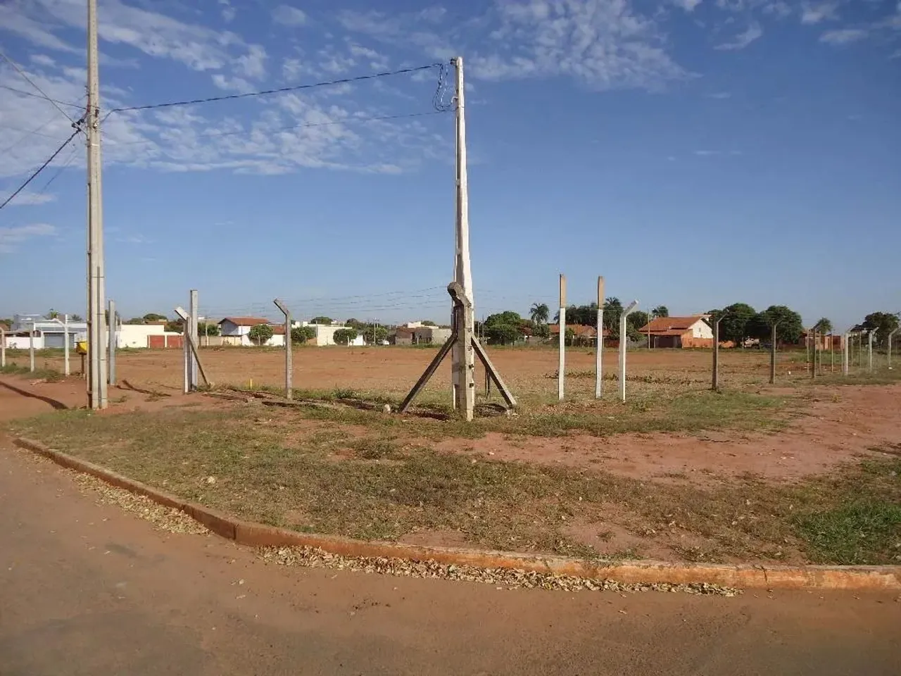 Área/Terreno 10.000 m² para locação próximo à Rodovia por R$ 8.000,00