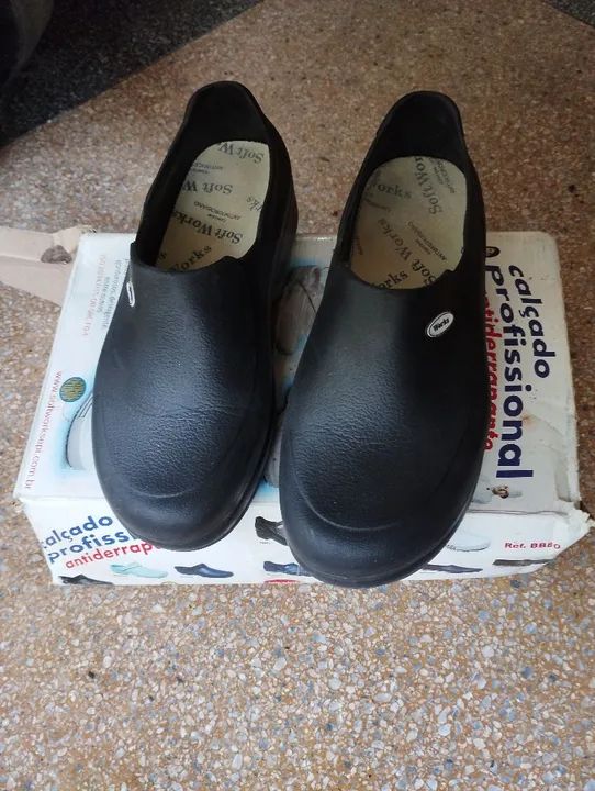 Vendo Calçado profissional n°37 - antiderrapante  - Foto 2