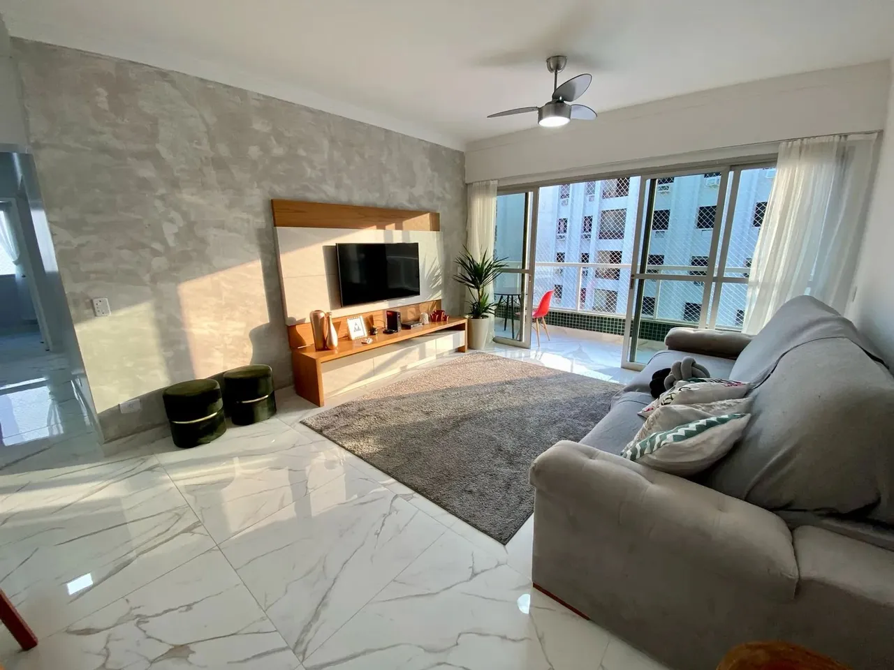 Apartamento a venda 3 dormitórios reformado, Praia das Pitangueiras - Morro do Maluf