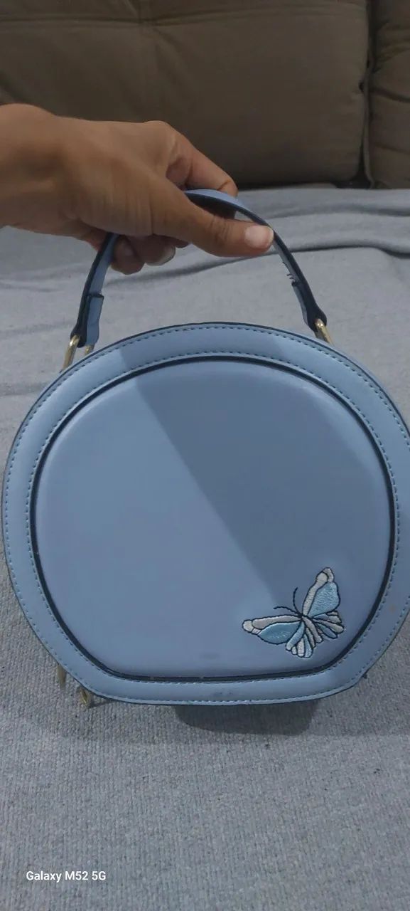 Bolsa linda redonda com bordado 