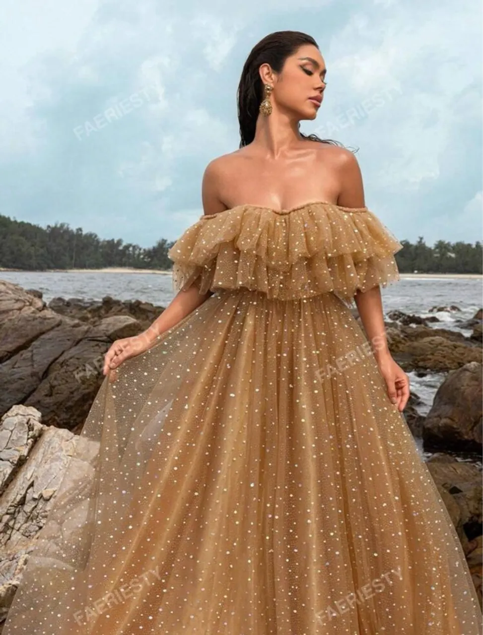 Vestido de Festa Dourado com paetês lantejoulas