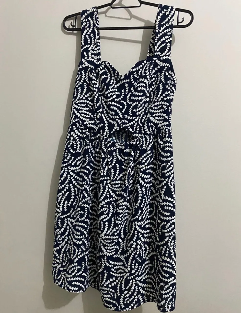 Vestido Estampado Floral com Detalhe Vazado