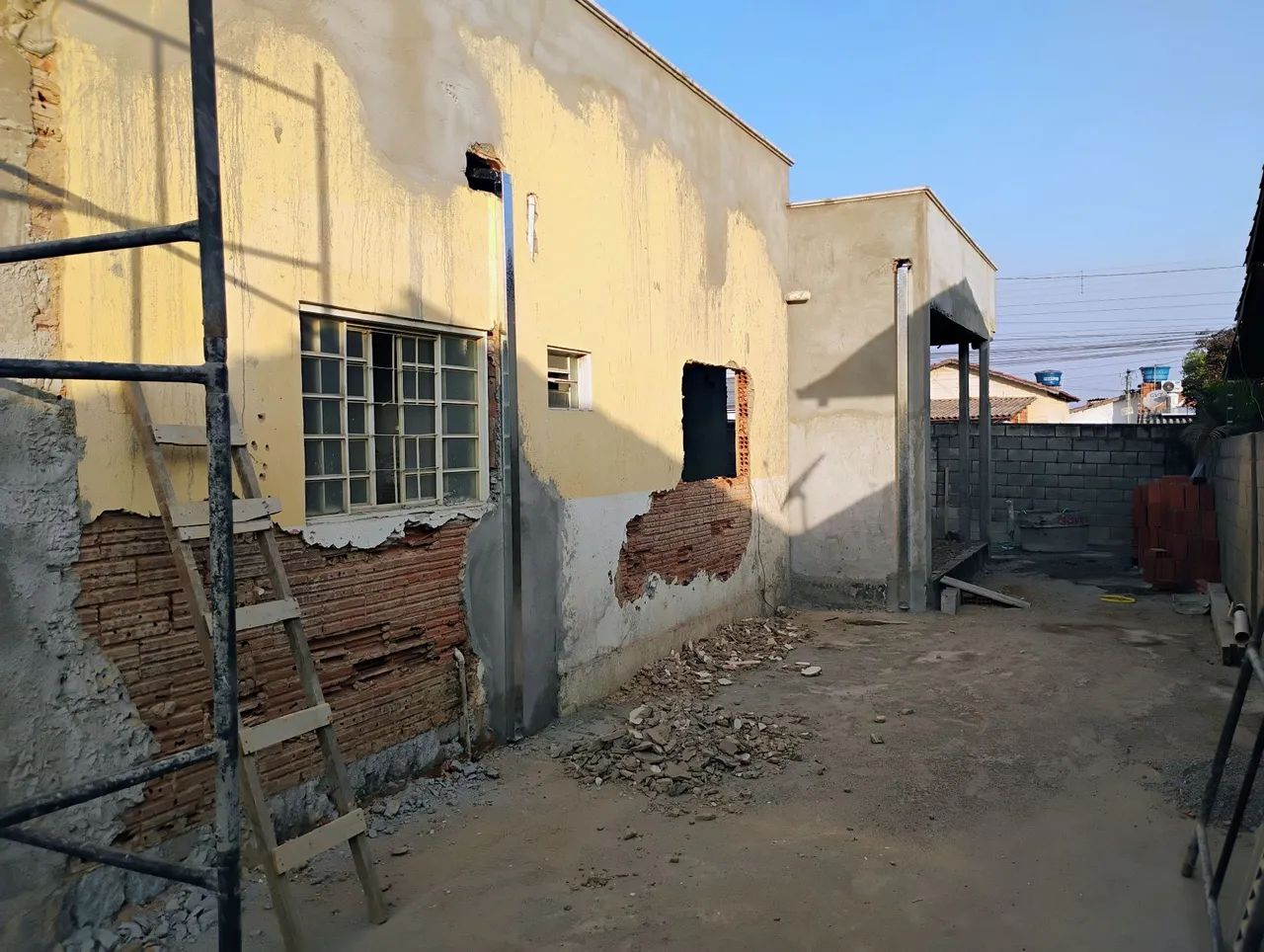 Pedreiro disponível para empreita e diária! construção e reforma 