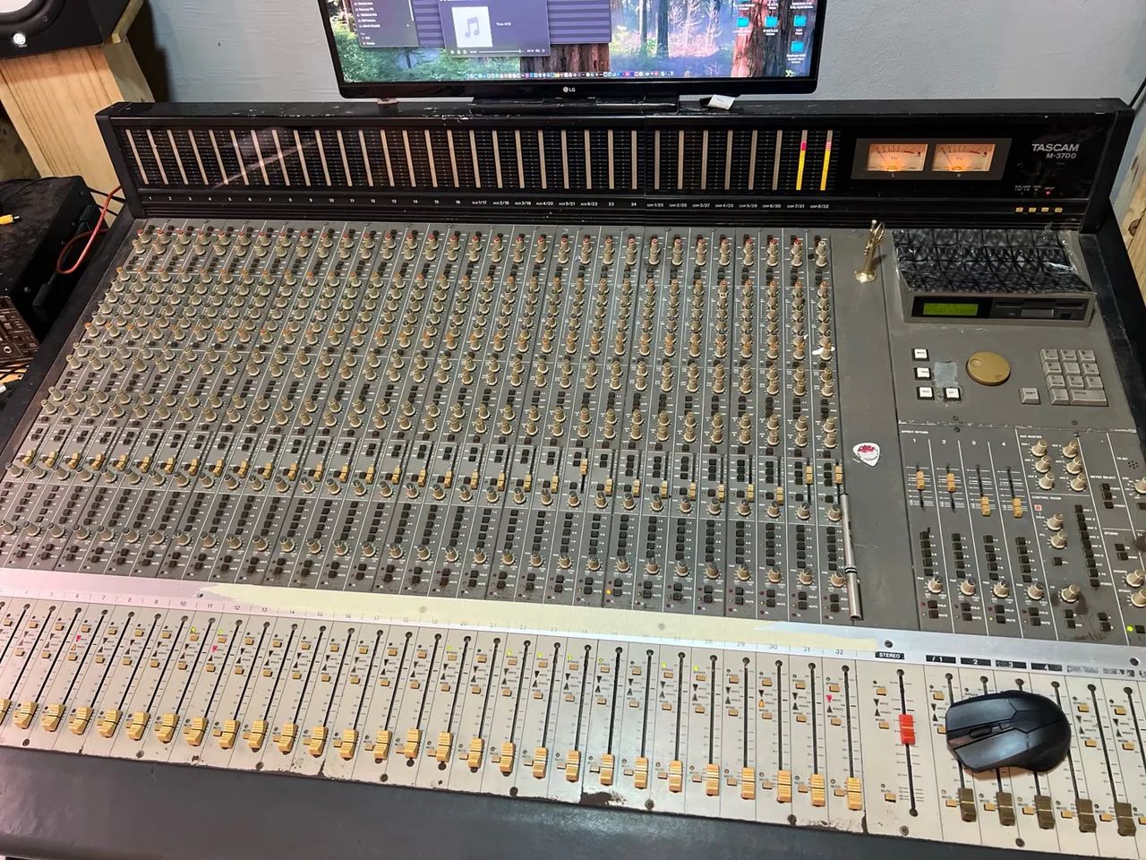 Mesa TASCAM 32 canais