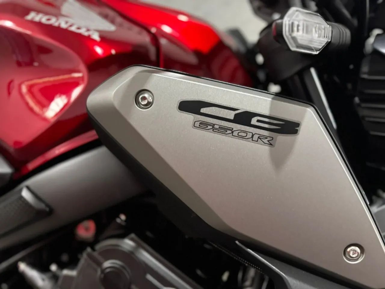 HONDA CB 650 R ABS VERMELHO 2024 - Foto 4