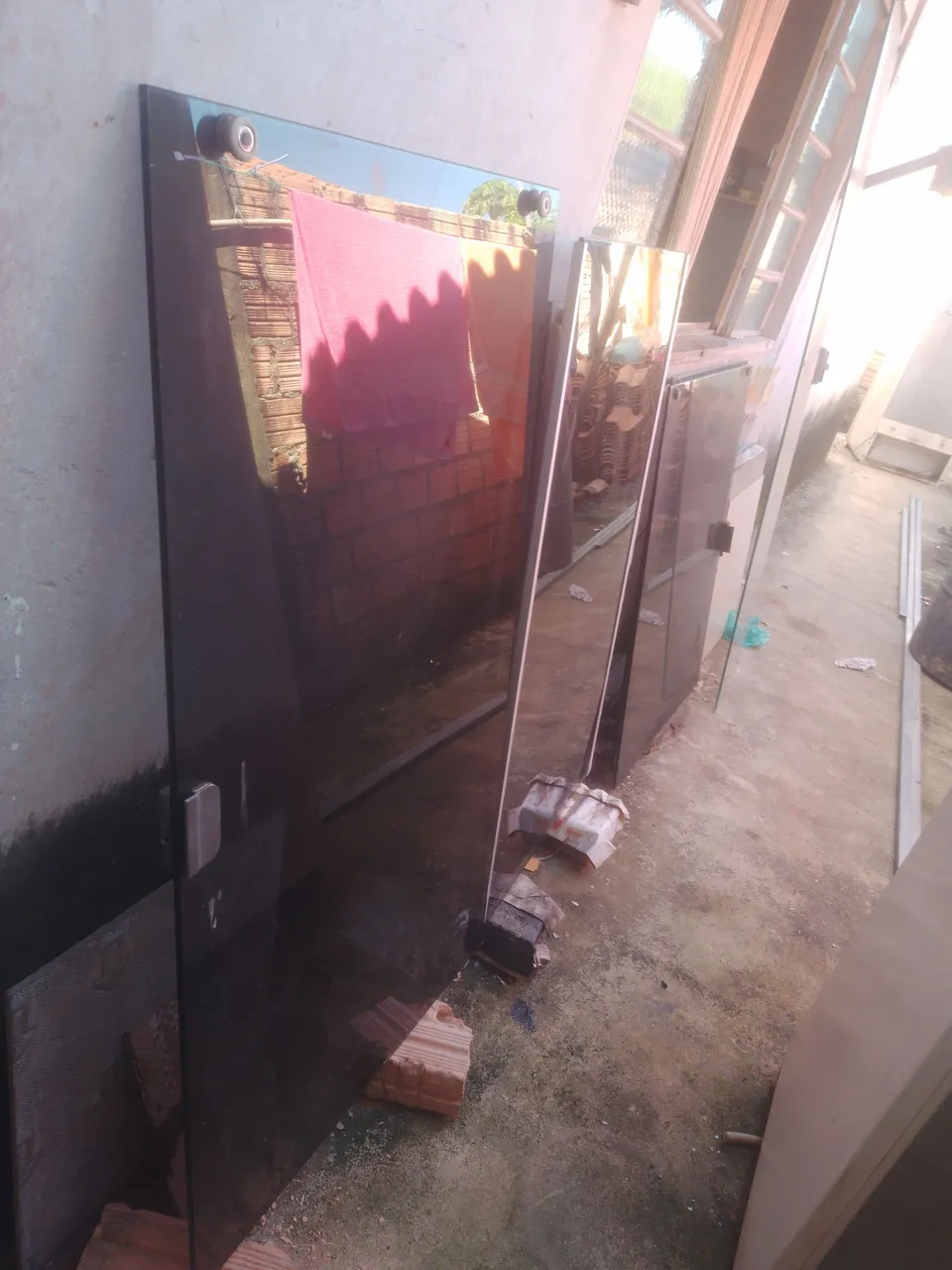 janelas de vidro fume temperado completa no ponto de montar
