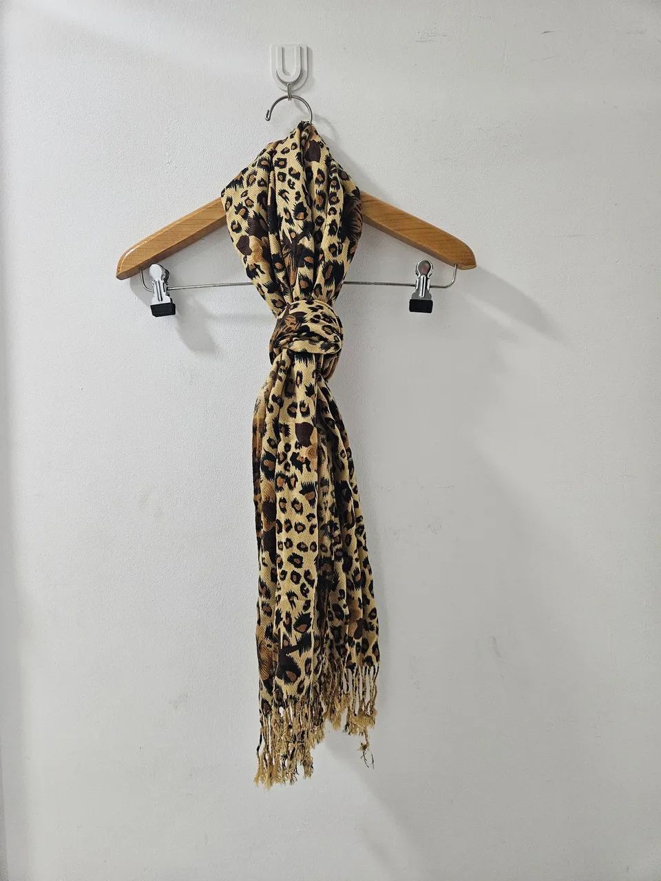 Lenço Animal Print - Elegância e Estilo!