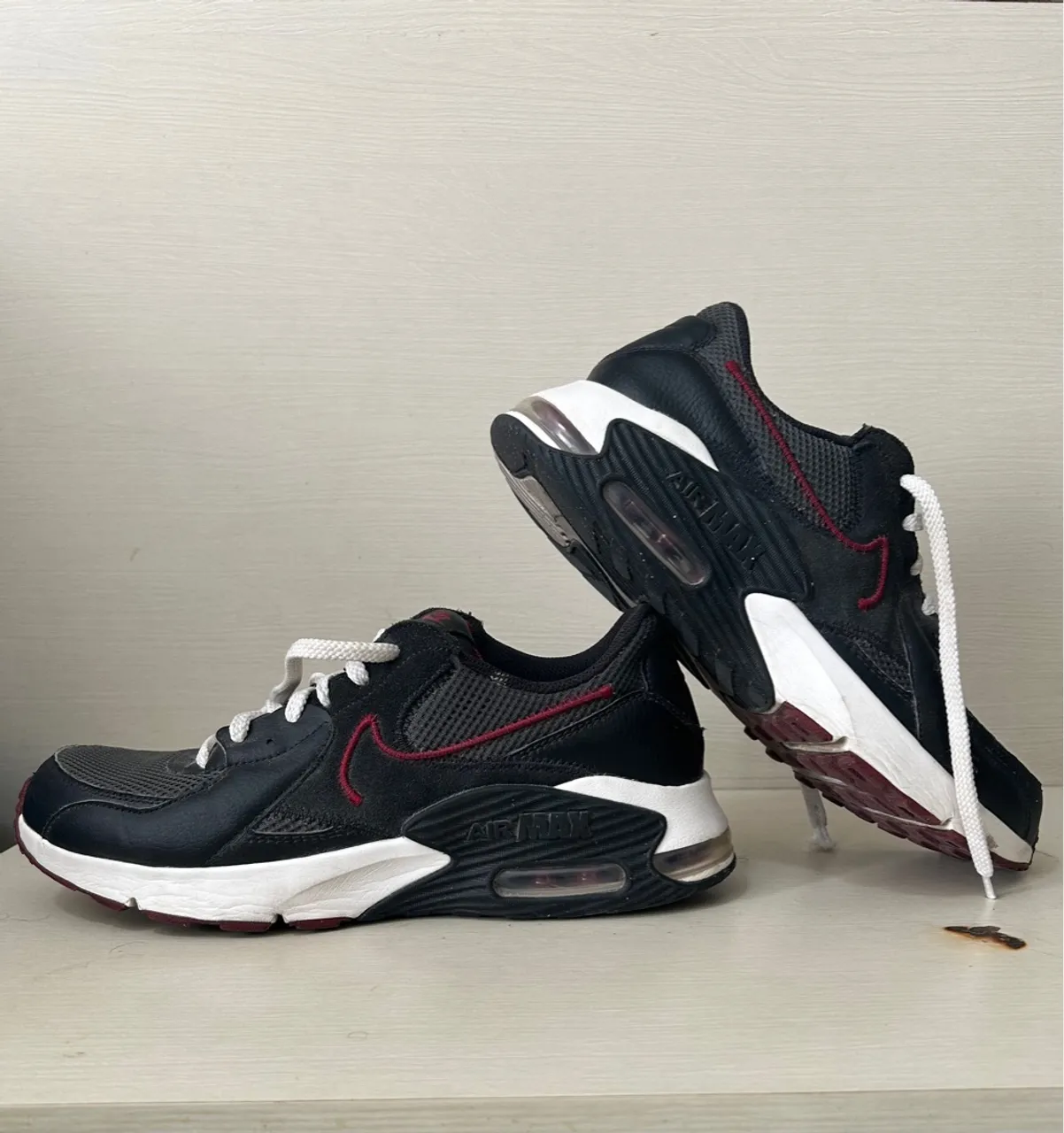 Tênis Nike Air Max Excee - Preto e Branco