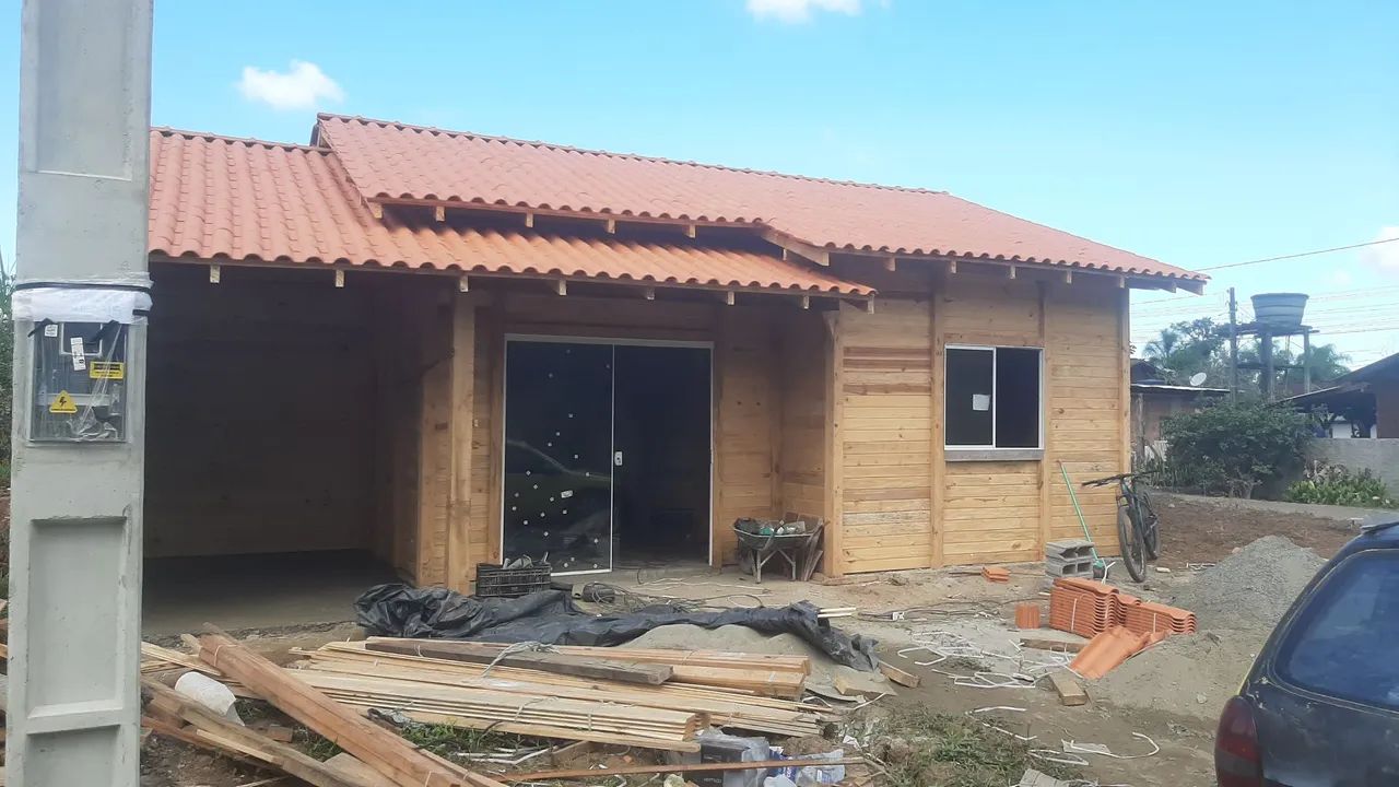 Casa de madeira com acabamento impecável - Foto 2