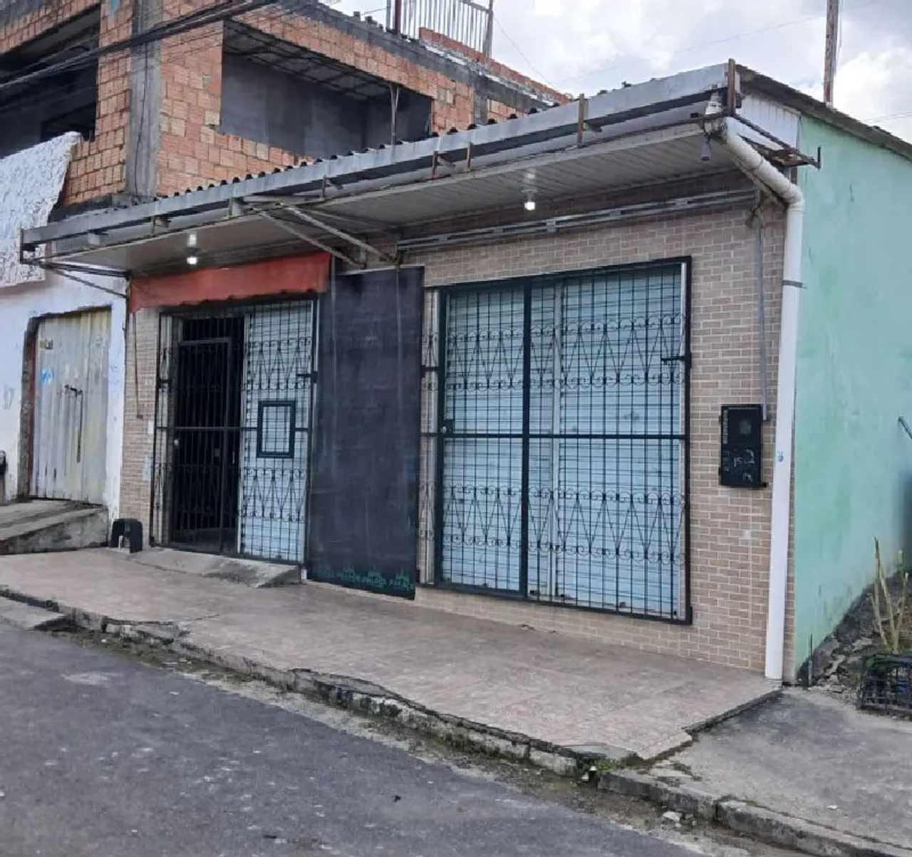 CJ NOVA CIDADE, Imóvel com um Pto Comercial, Terreno 08x30