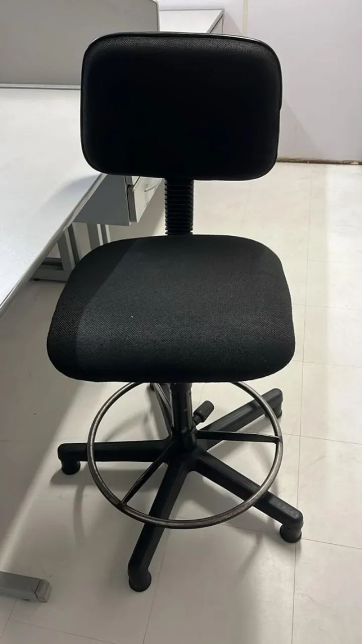 Cadeira Caixa Alta Preta