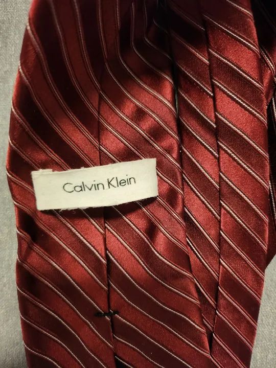 Gravata vermelha com listras calvin klein - Foto 3