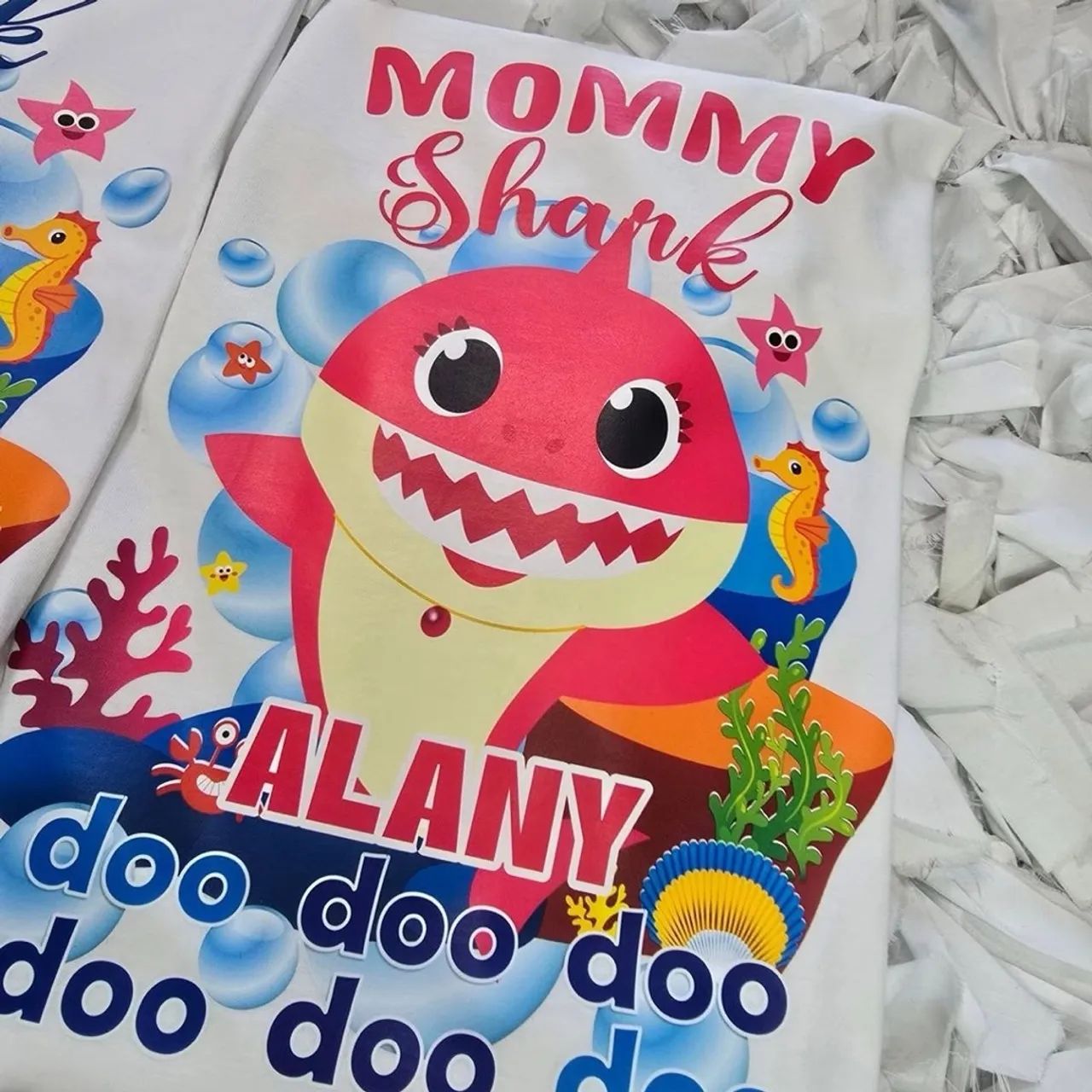 Camiseta Mommy Shark Personalizada - presente perfeito