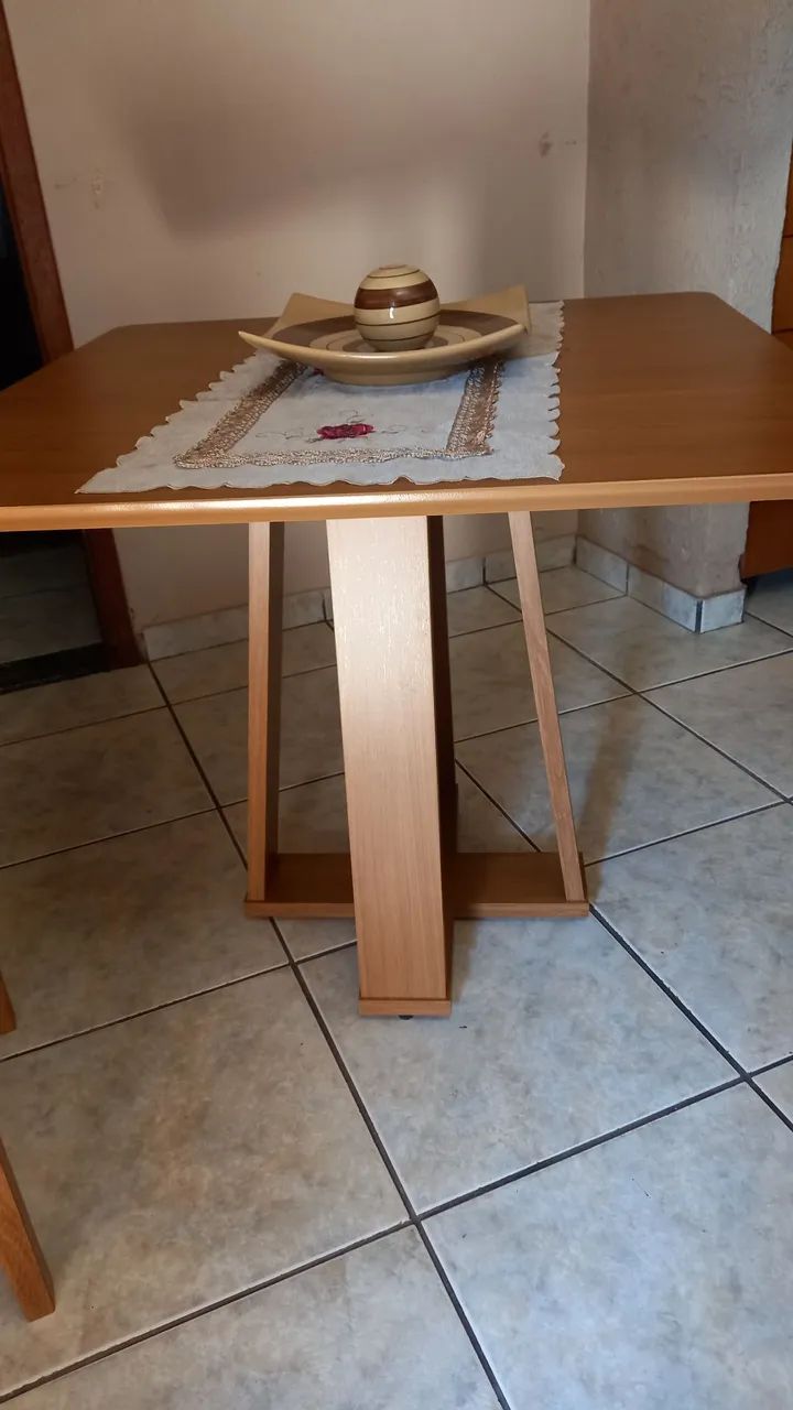 Mesa de Jantar 90 cmt em Madeira - Usada - Foto 3
