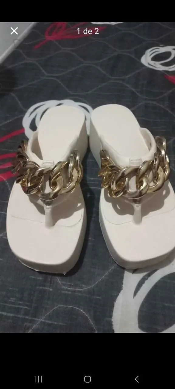 Plataforma bege com Detalhe Dourado