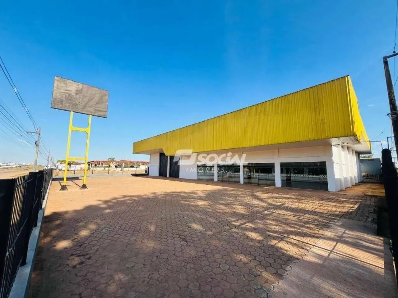 Amplo Galpão comercial recém reformado para locação com estacionamento privativo e pátio d - Foto 3