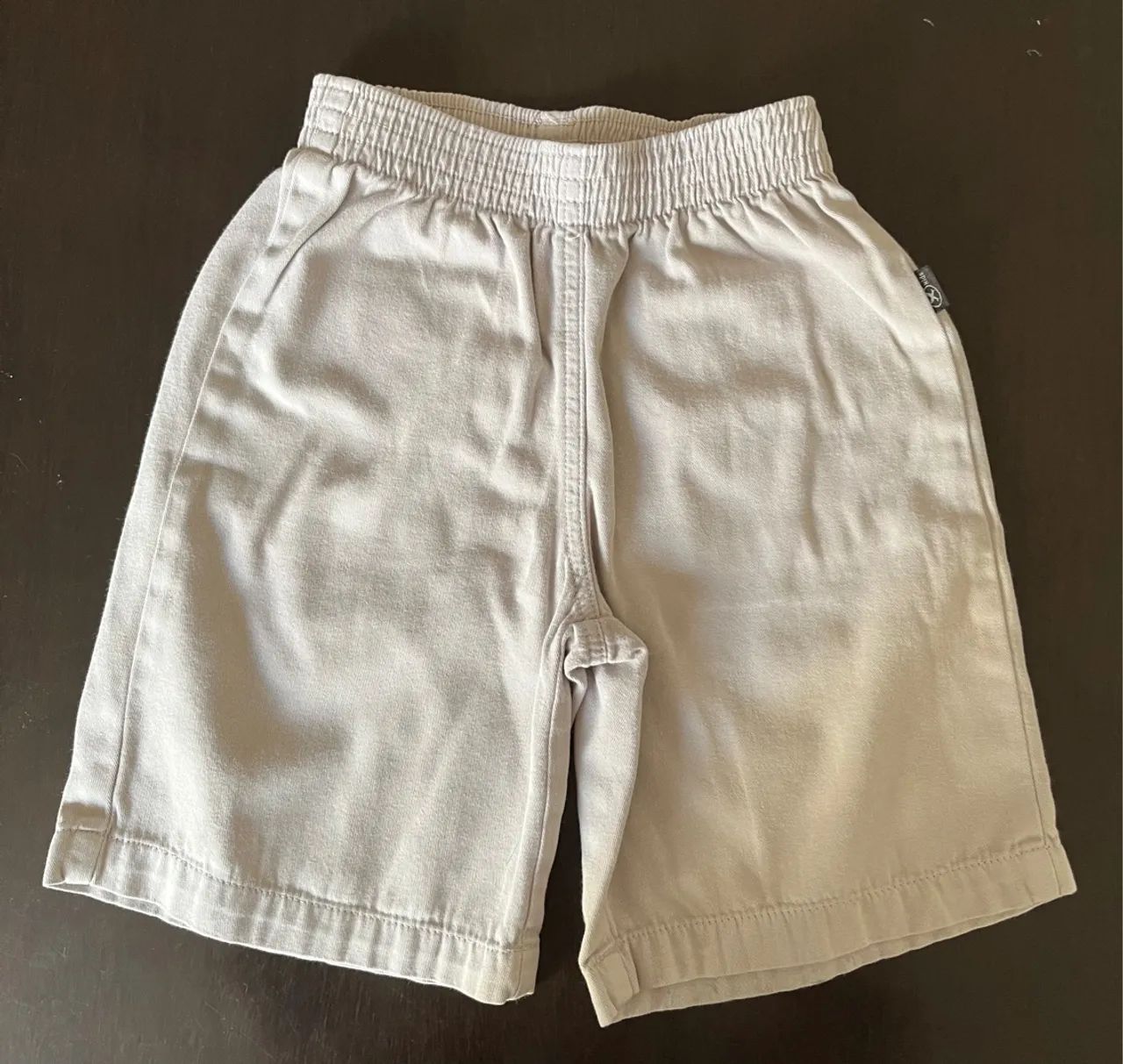 Shorts cinza claro infantil tamanho 2 