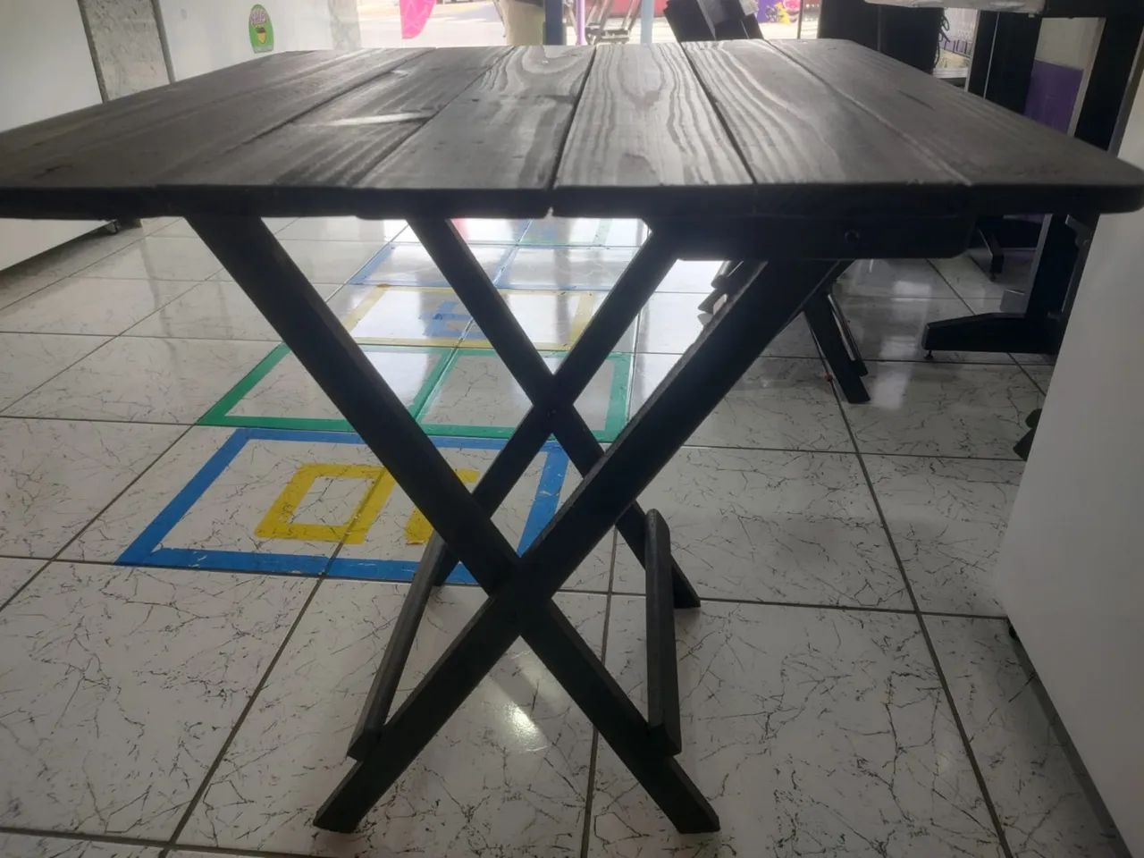 Cadeiras e mesas 