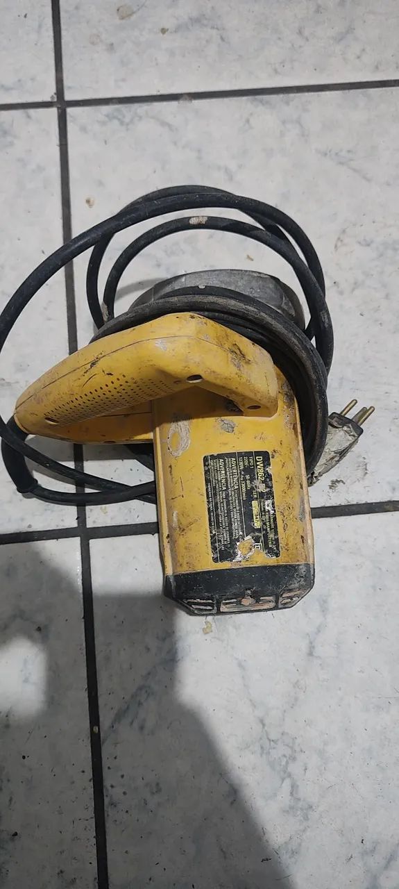 Serra mármore Dewalt (com defeito)