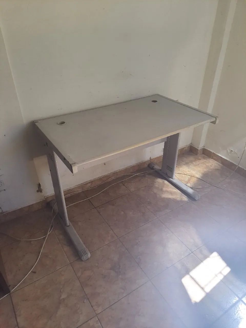 Computer desk64242097405569120