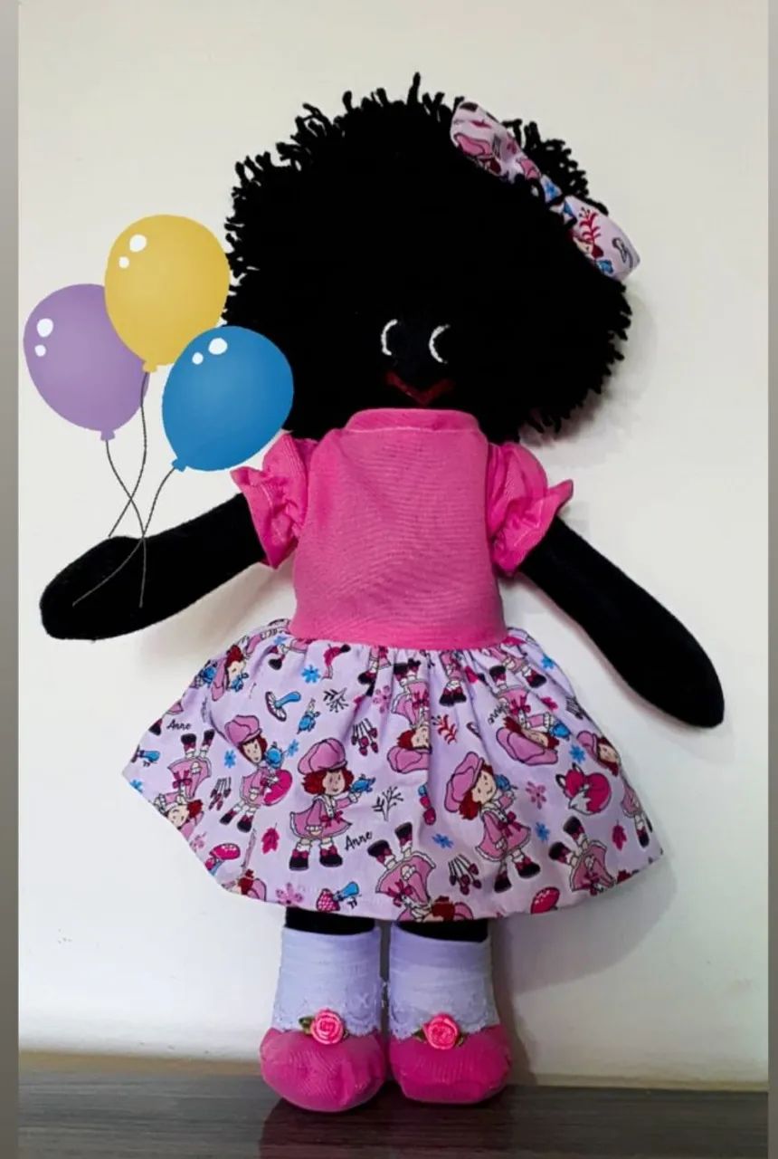  Bonecas de Feltro e Tecido - Negra - Vestido Rosa - Foto 3