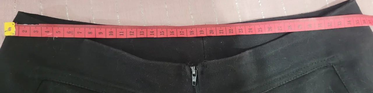 Calça reta preta em ótimo estado. - Foto 2