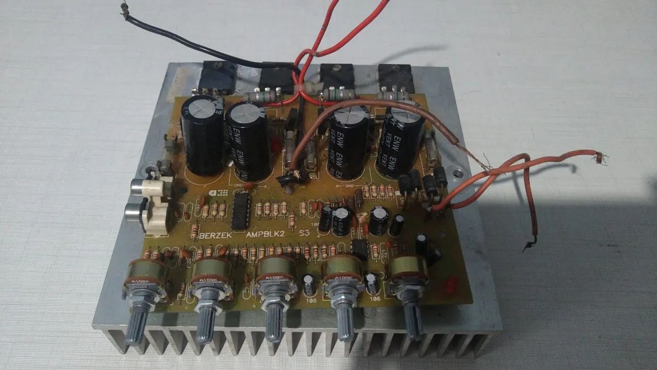 Placa de amplificador com pré e fonte  - Foto 3