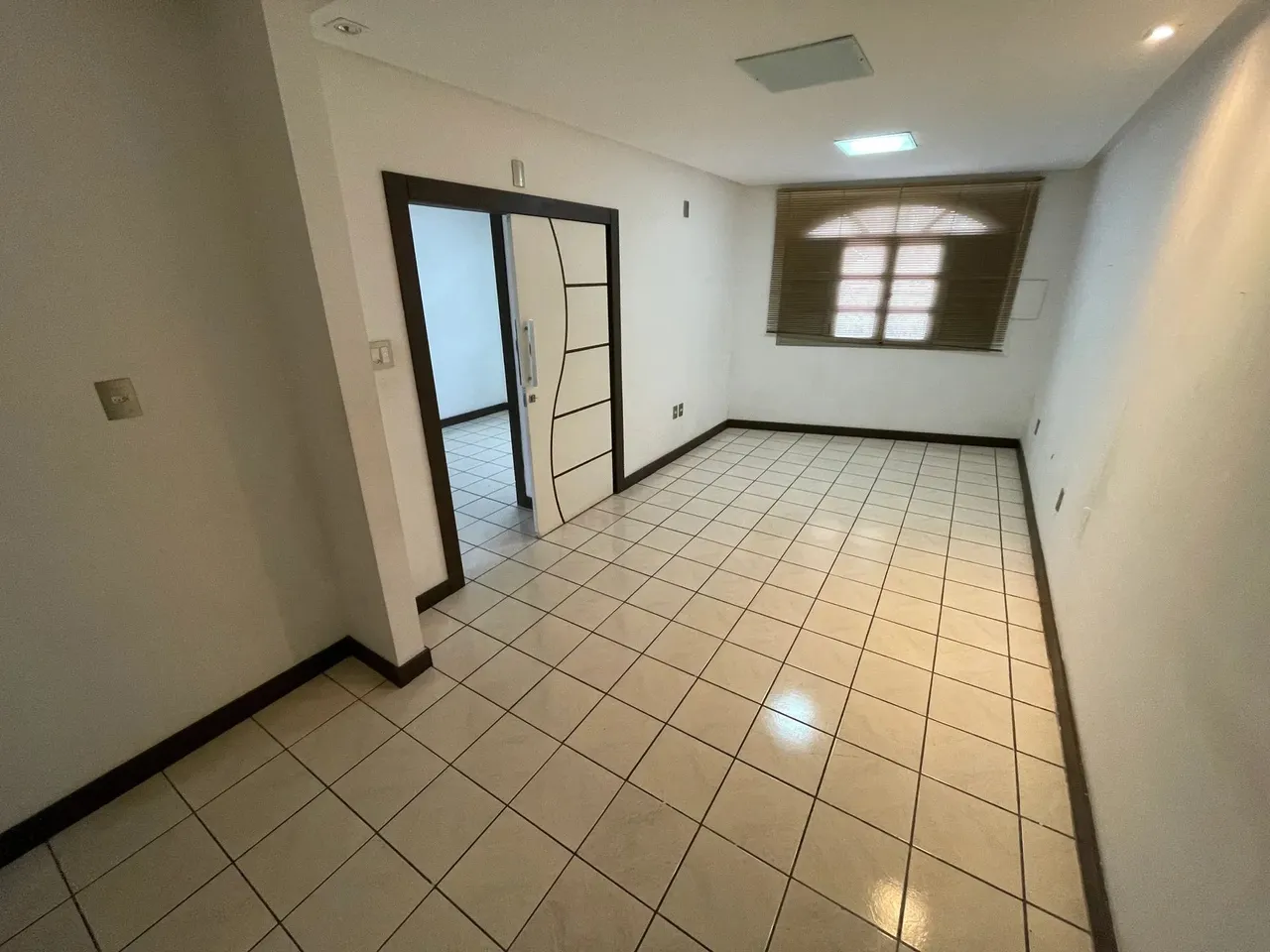 Casa para venda possui 286 metros quadrados com 5 quartos em Cobilândia - Vila Velha - ES