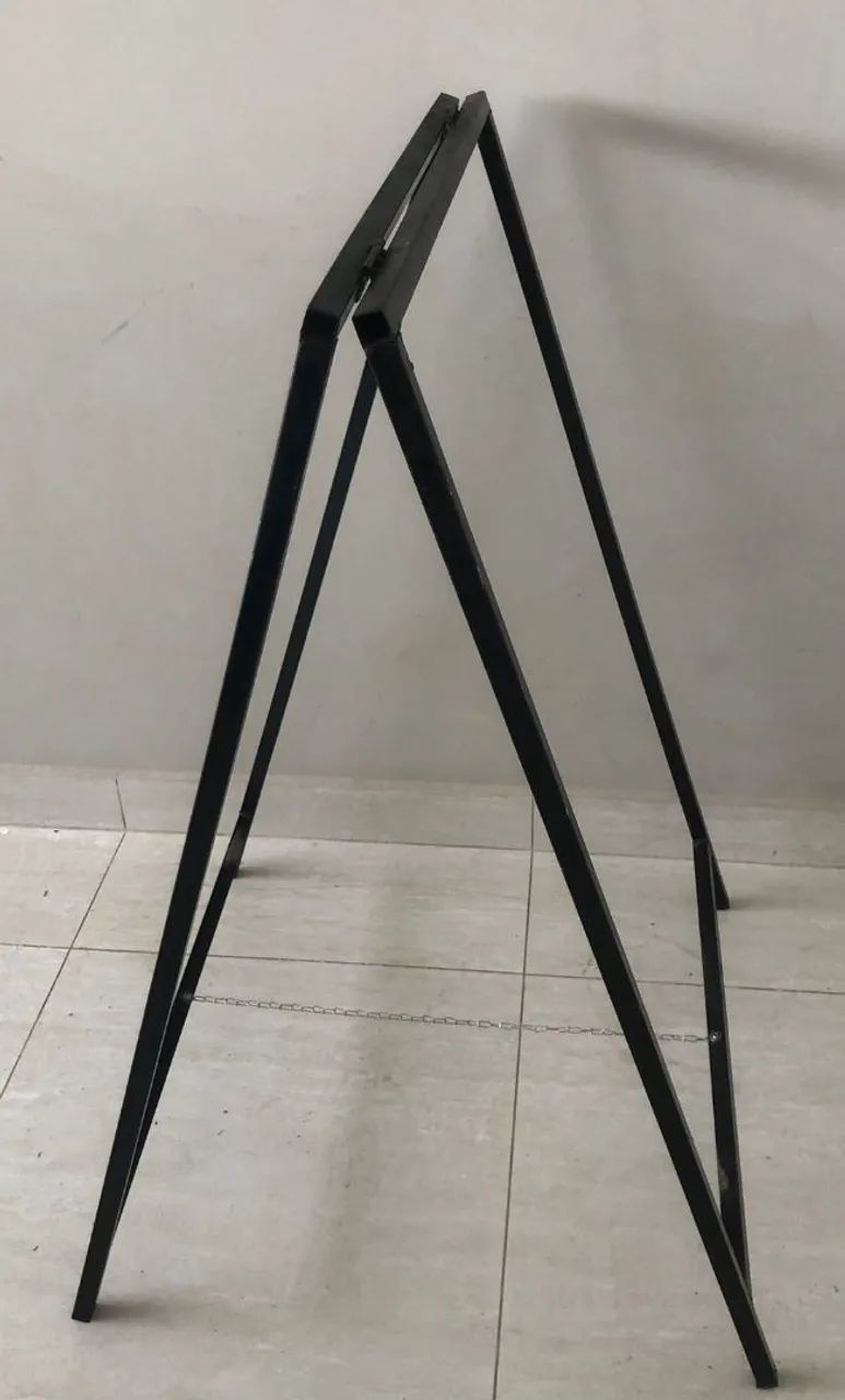 Cavalete em metal em excelente estado  - Foto 2