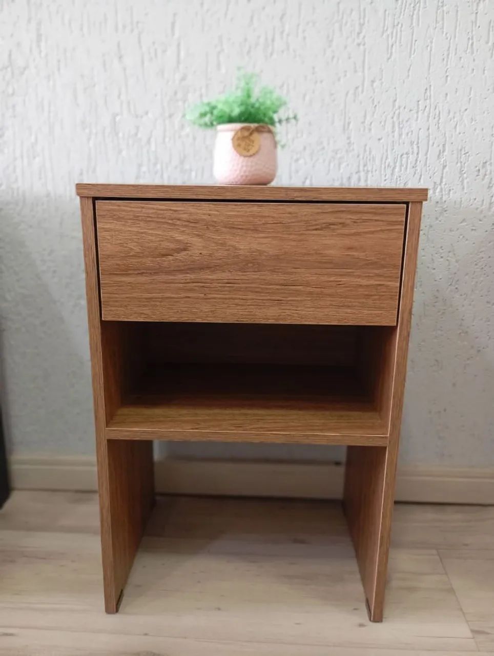 Mesa de Cabeceira com Gaveta e Prateleira - Foto 3