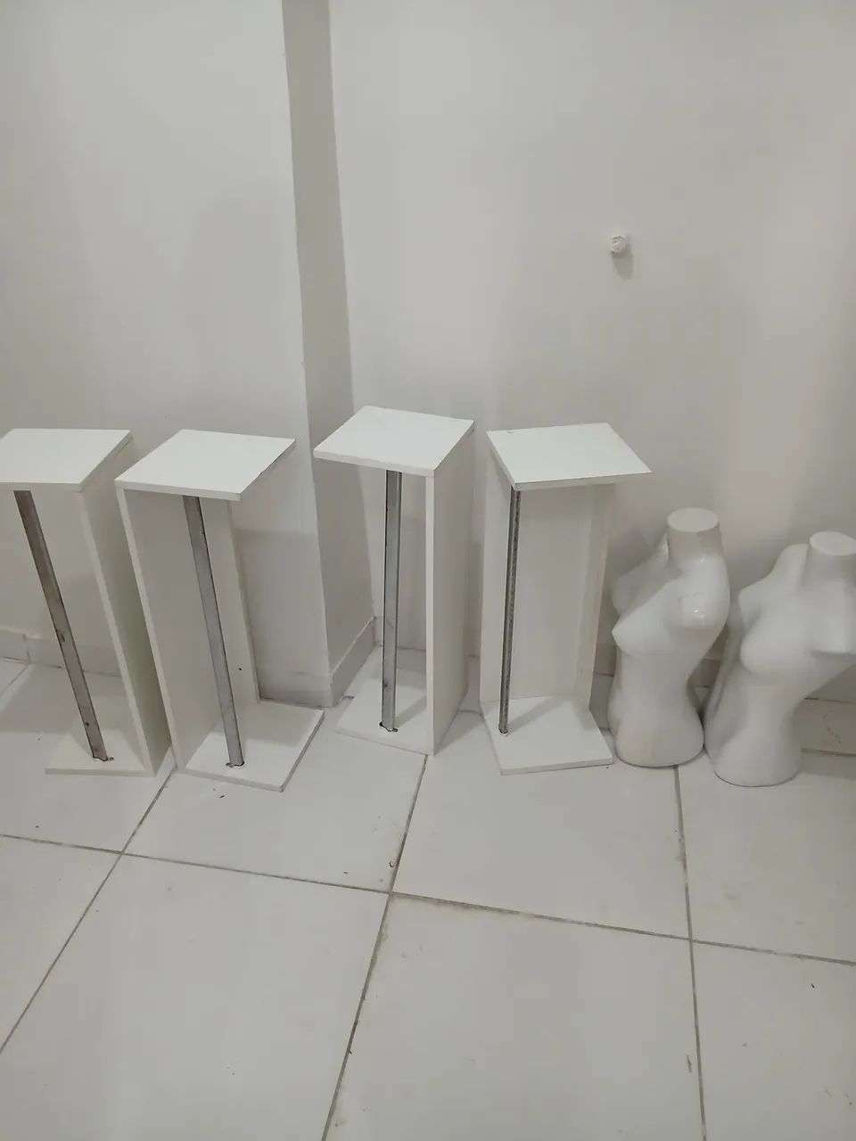 Expositores para vitrine de roupas