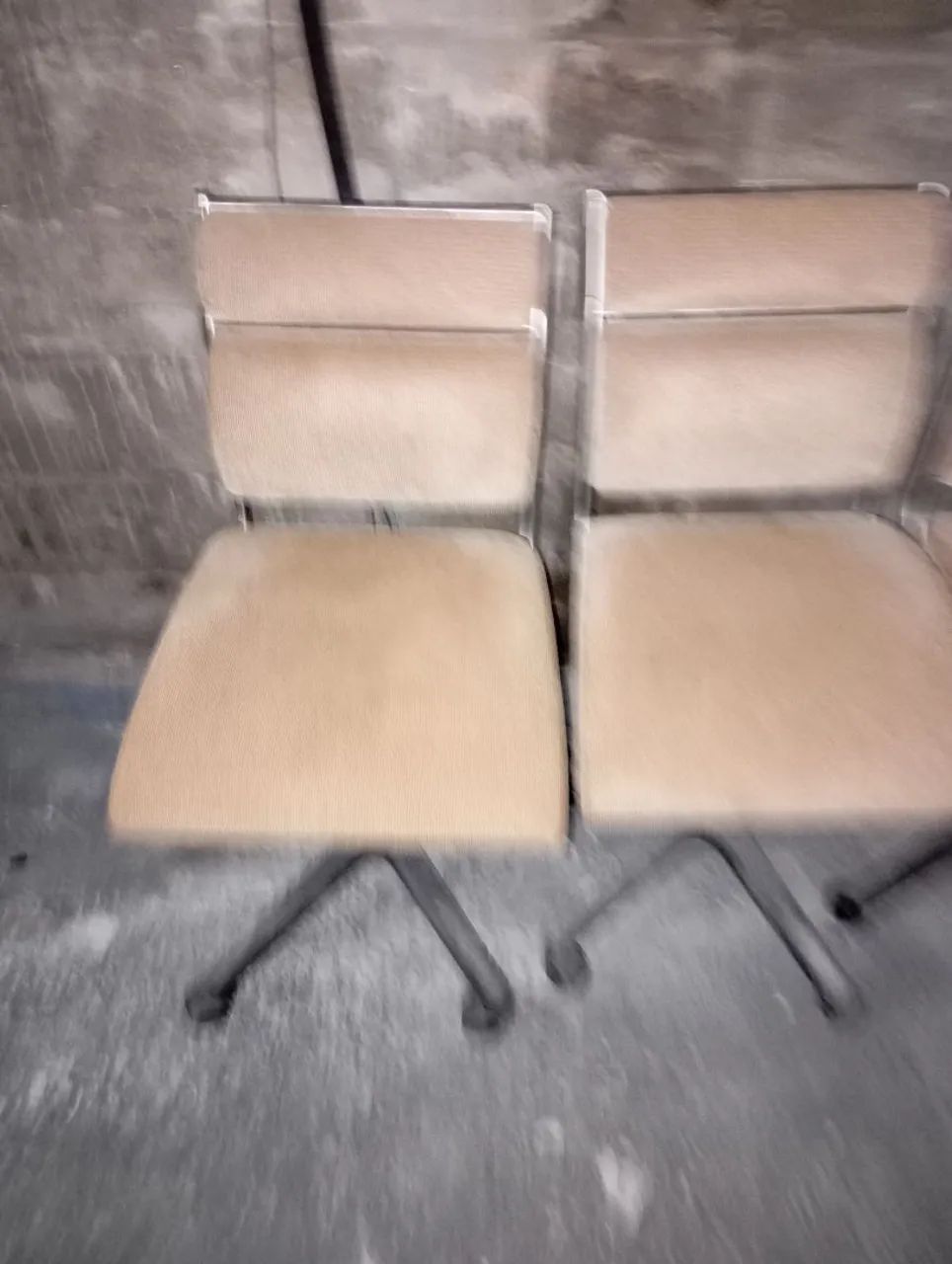 Cadeiras aveludadas usadas  - Foto 2