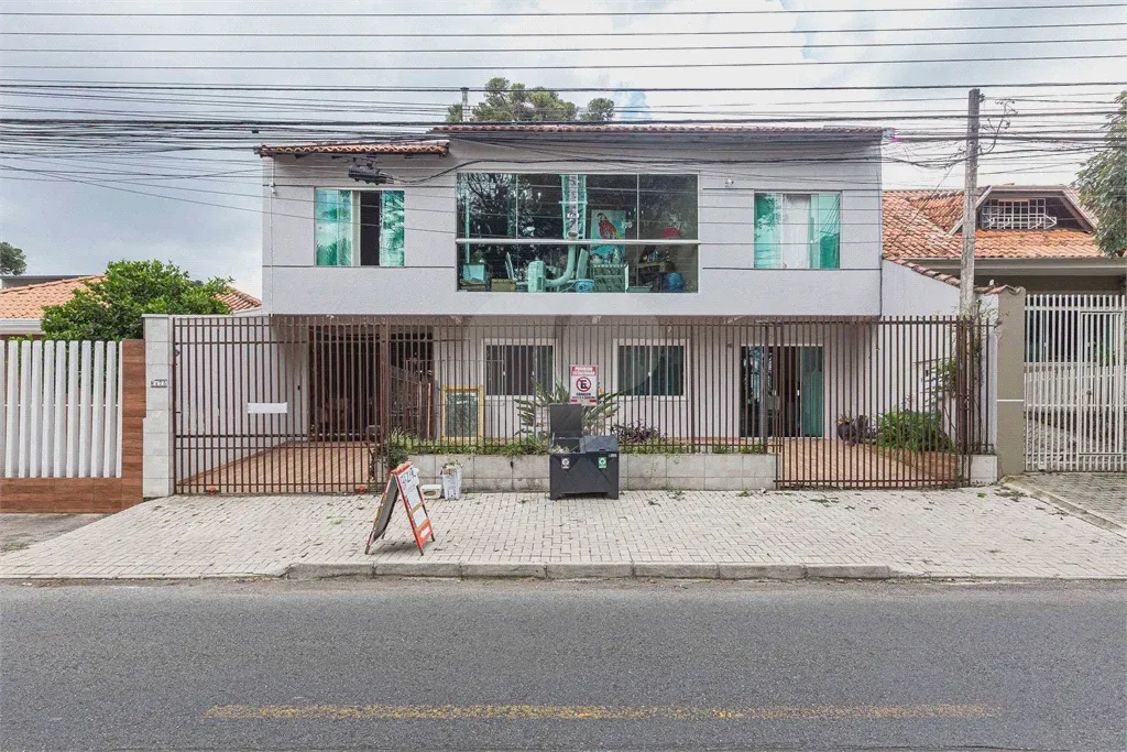 Sobrado à venda com 325 m² e 4 quartos no Santa Cândida Curitiba/PR