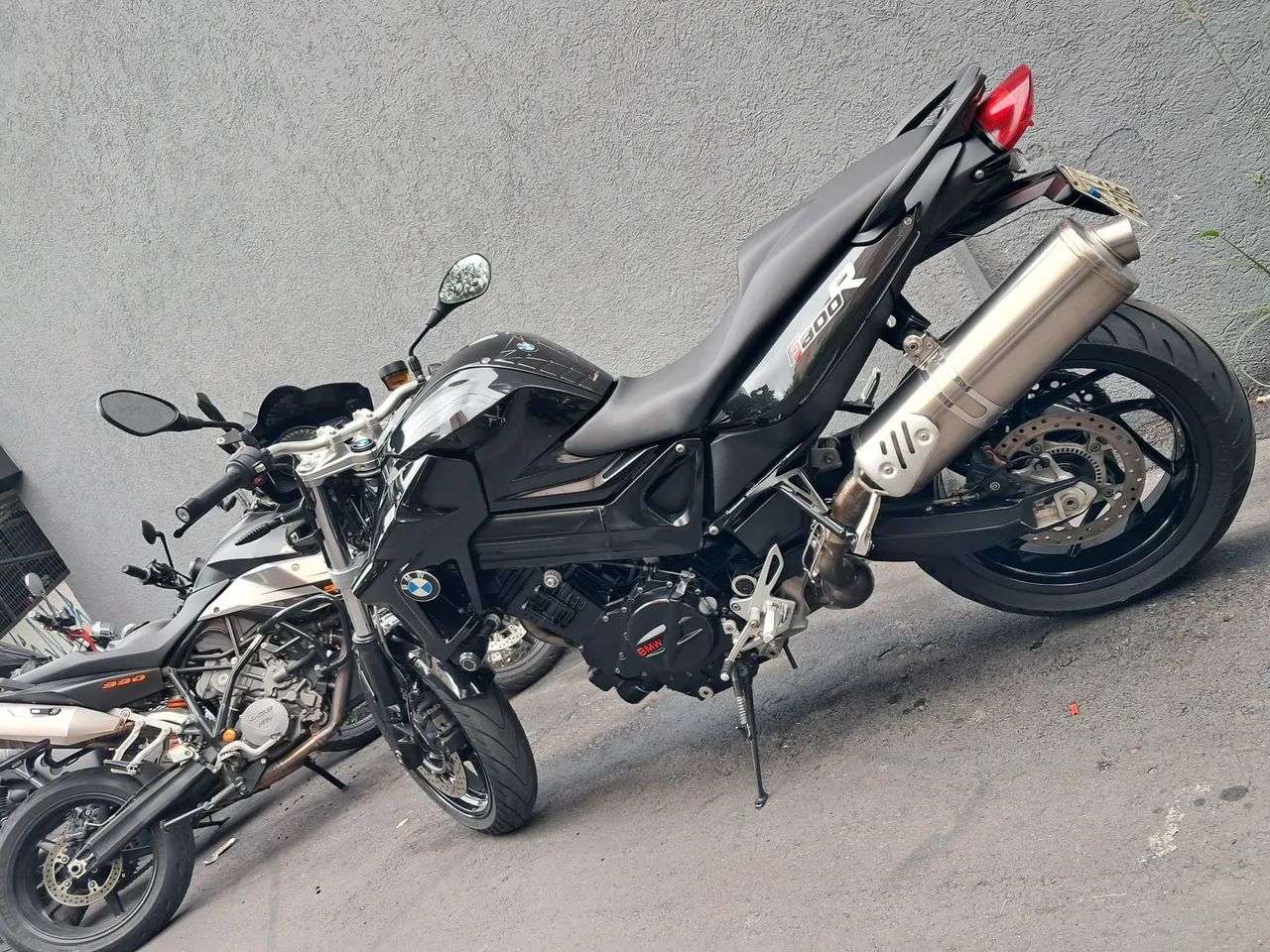 BMW F800r novinha, apenas 34mil km, revisada nós mínimos detalhes, moto na loja beto motos - Foto 4