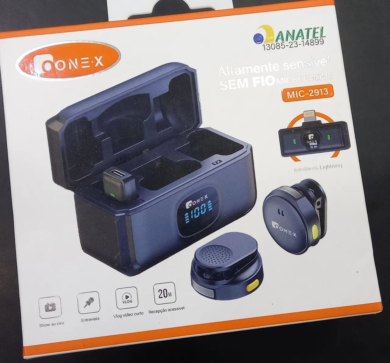 Microfone de lapela duplo sem fio com estojo para carregar. Pequeno e discreto. 