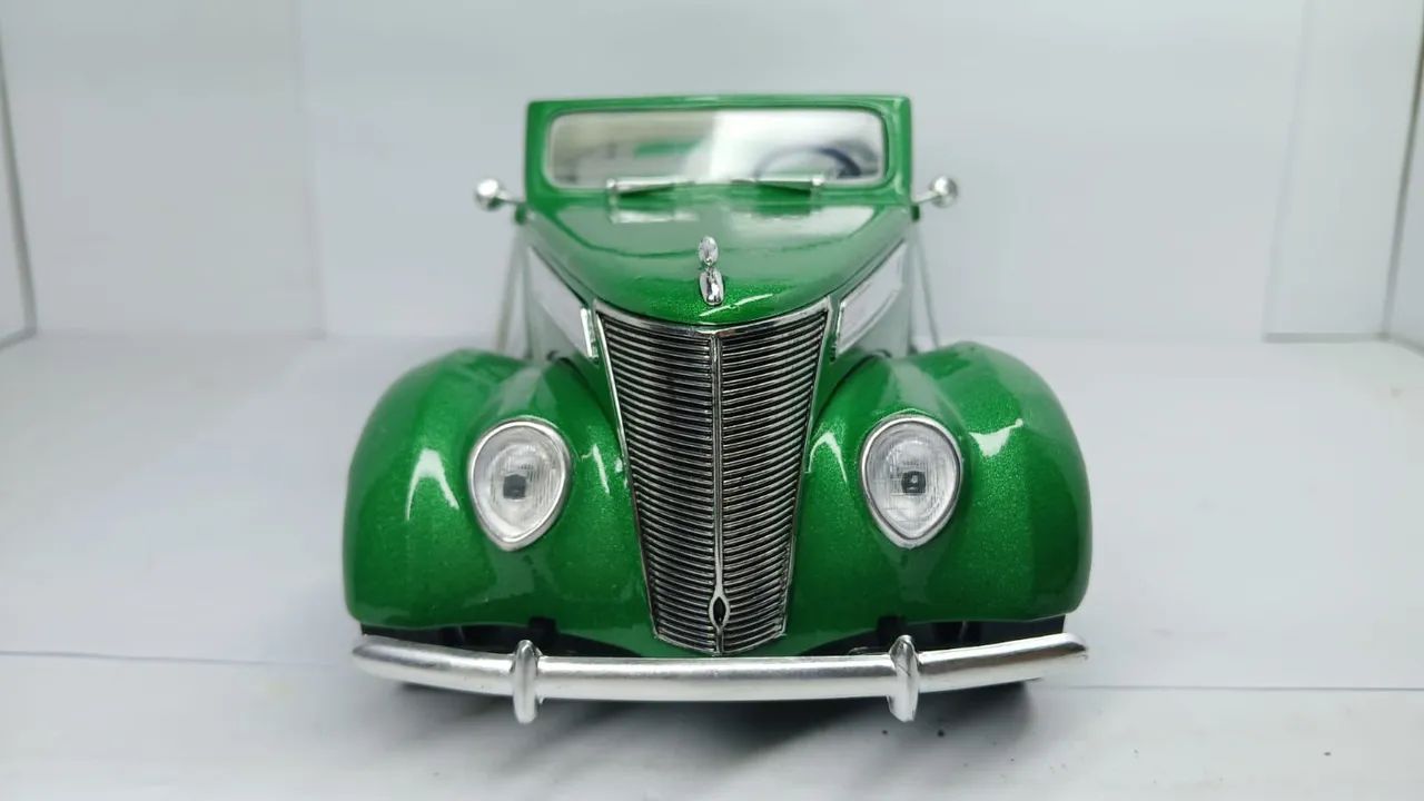 Miniatura Ford 1937 Convertible 1/18 - Foto 2