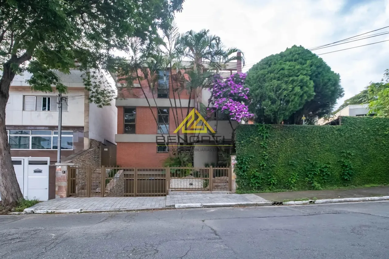 Sobrado para locação, Bosque da Saúde com 3 dormitórios e 5 vagas, São Paulo, SP