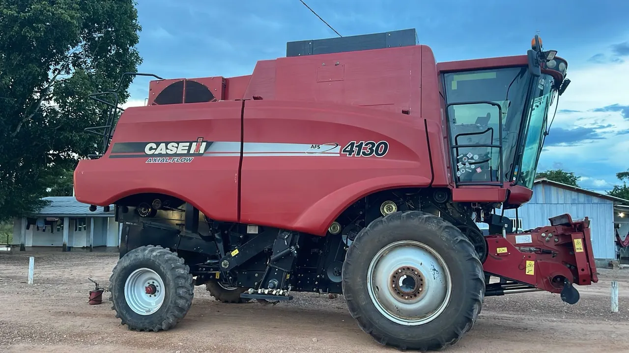 Colheitadeira Case IH Axial-Flow 4130 AFS