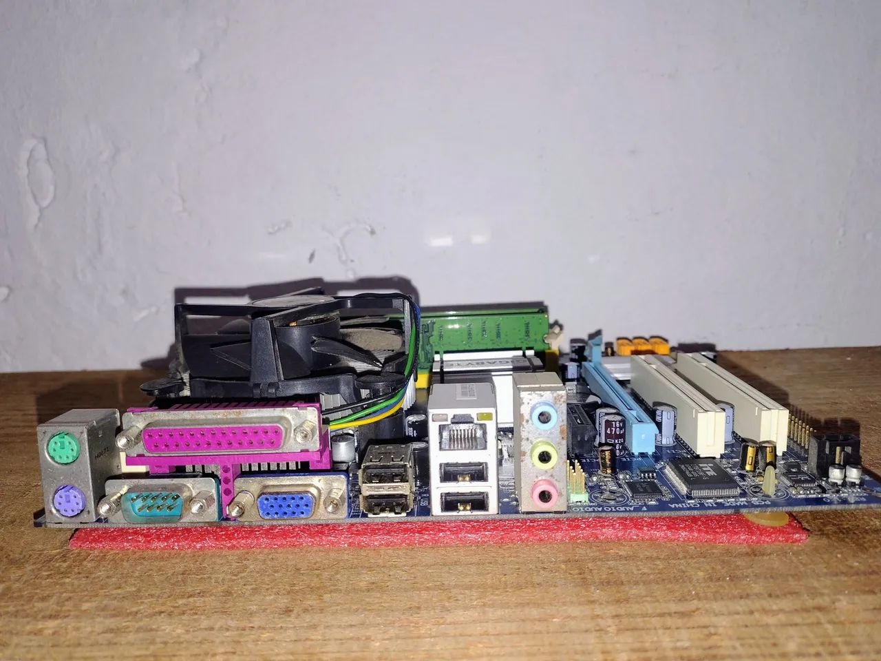 Placa mãe Gigabyte GA-945GCM-S2C + CPU + RAM - Foto 2