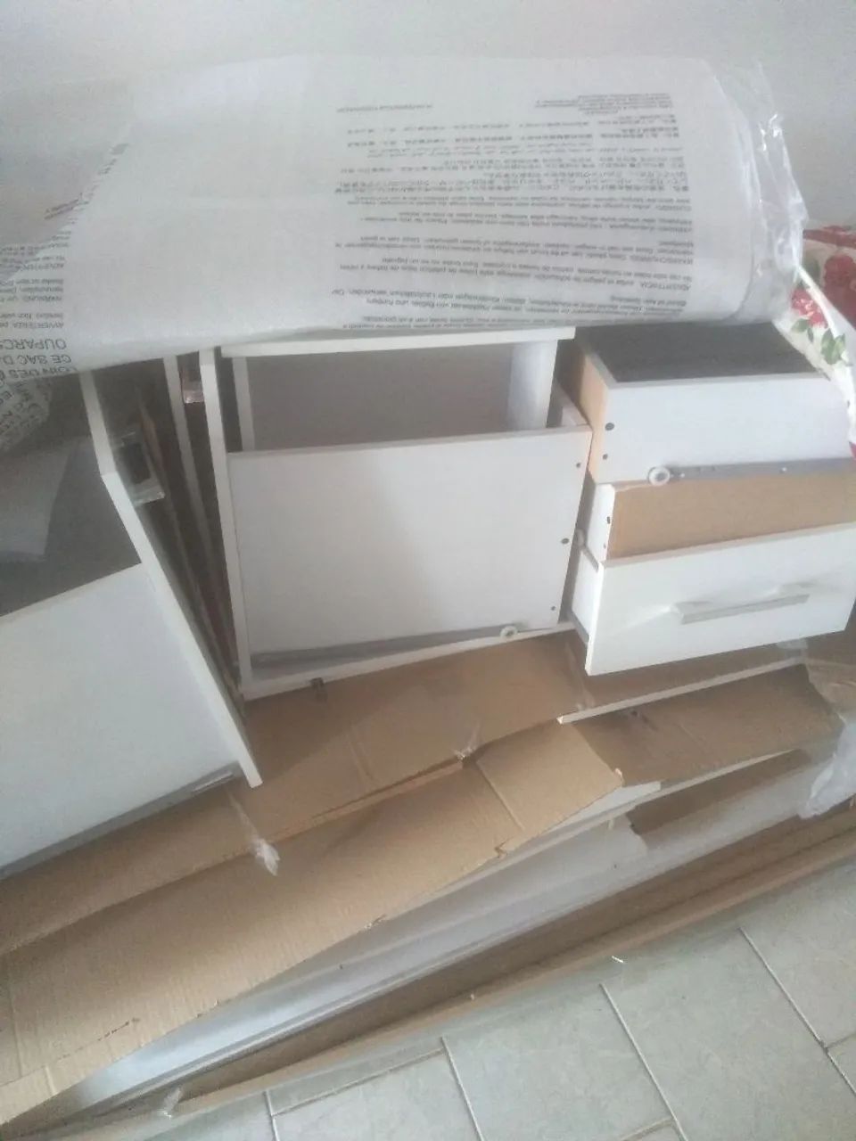 Mesa de escritório em L com gavetas - Foto 5
