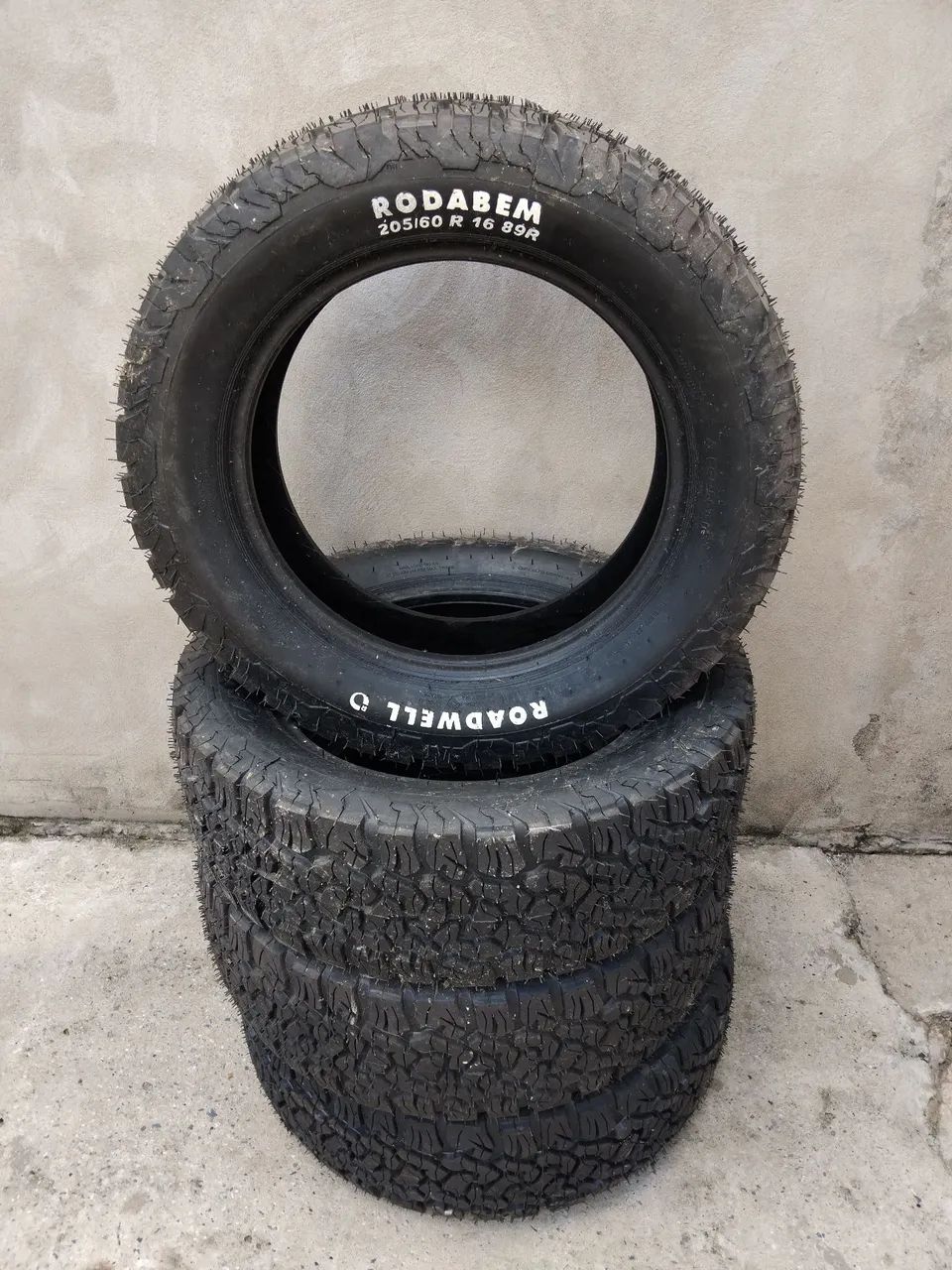 Pneus 205/60 R16 89R 