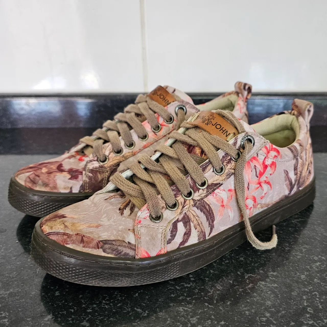 Tênis Feminino John John Floral 