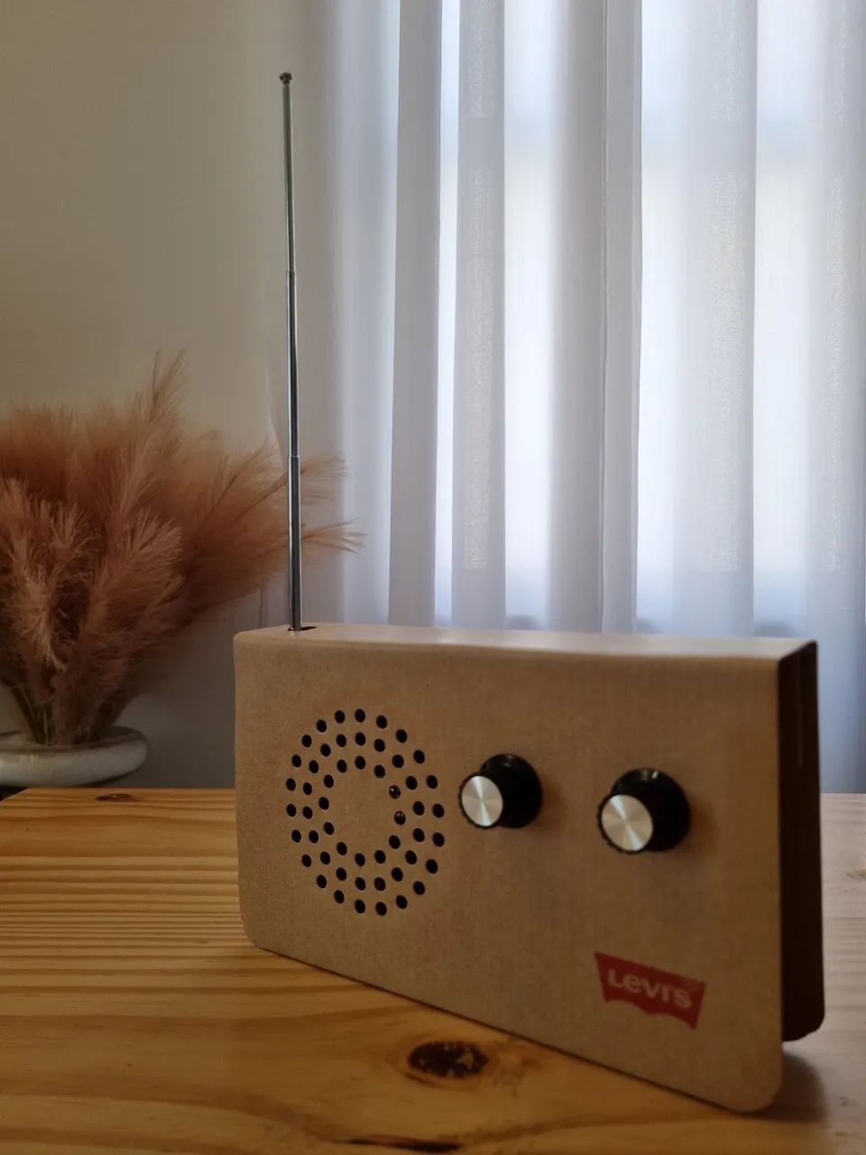Item de colecionador Rádio Vintage Levi's funcionando perfeitamente
