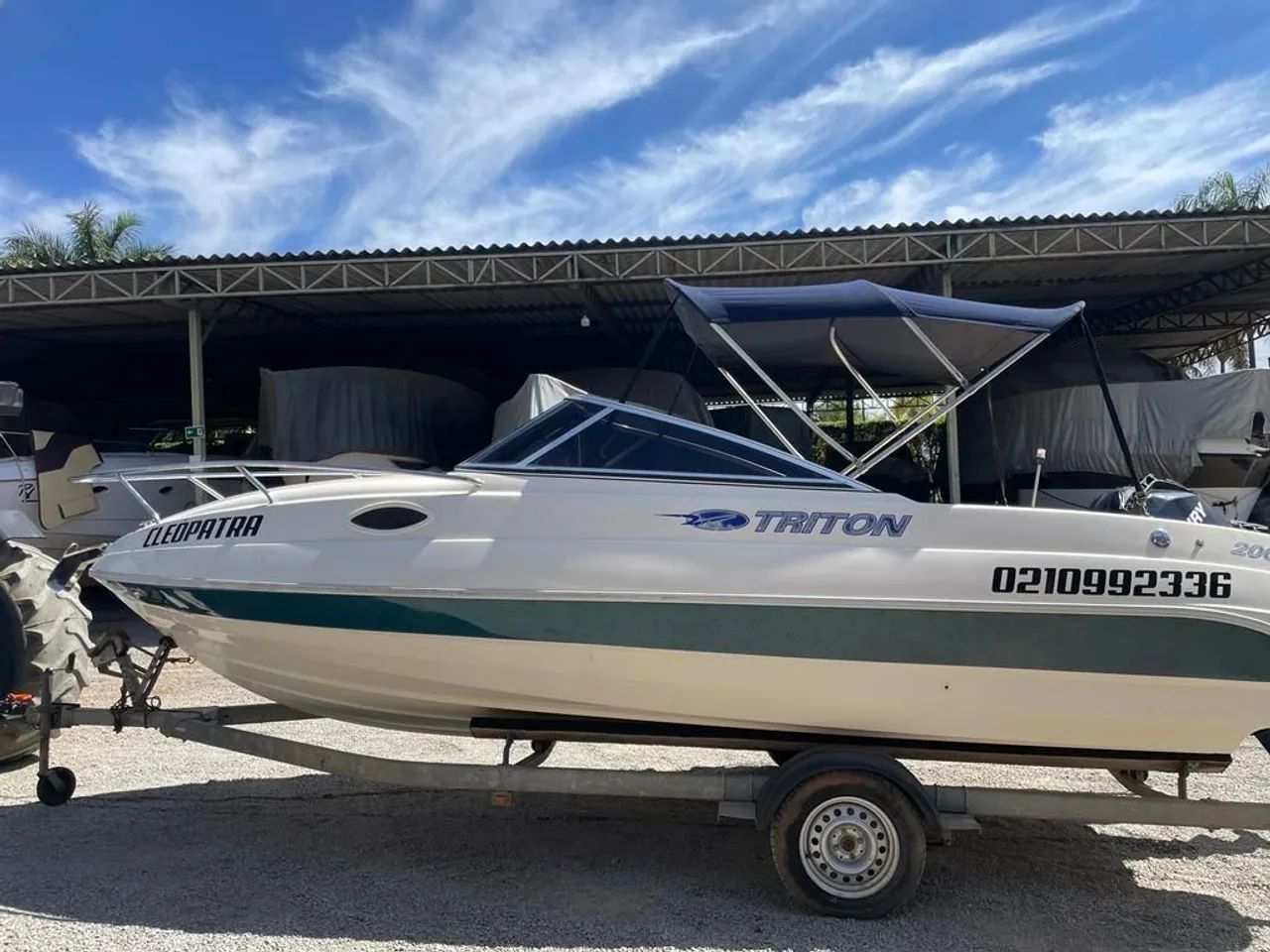Lancha Triton 200 cabinada motor mercuru 115 Hp 4t conjunto ano 2010 apenas 230 horas  - Foto 3