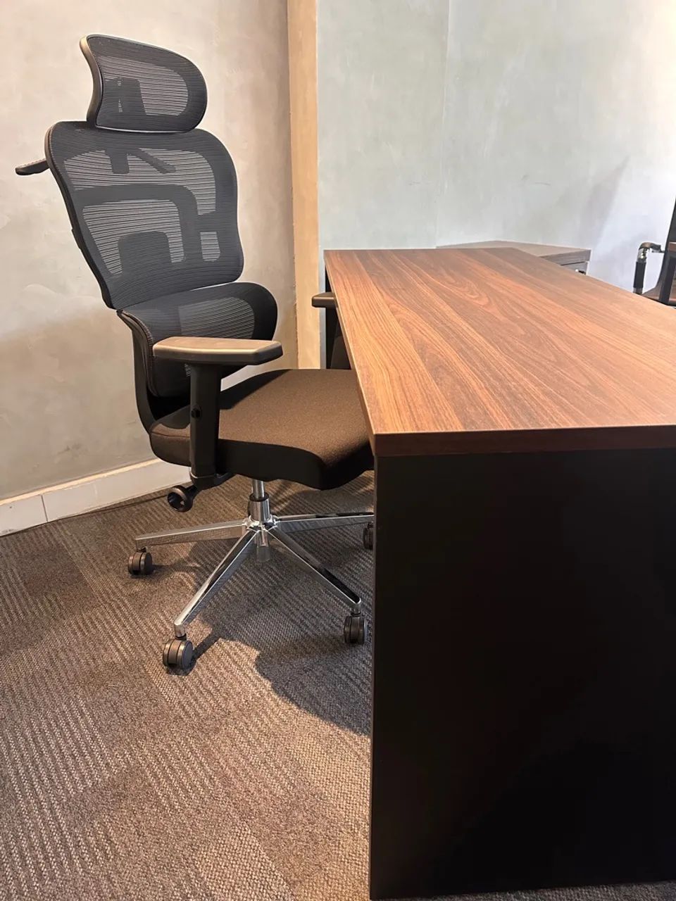 Mesa 1.20x0.60 com CADEIRA ERGONÔMICA de Escritório Moderna e Elegante - Foto 4