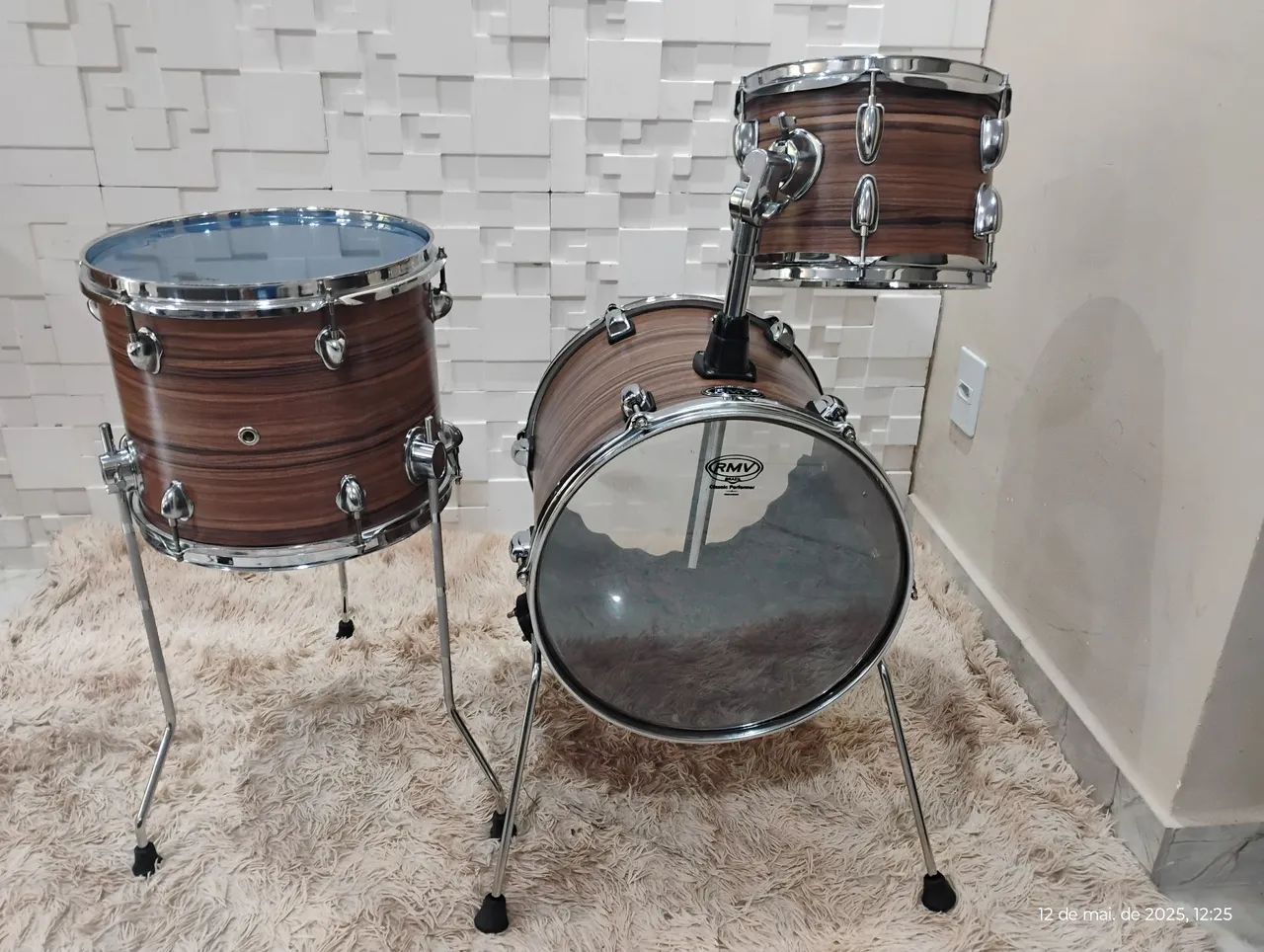 Bateria musical acústica reduzida linda