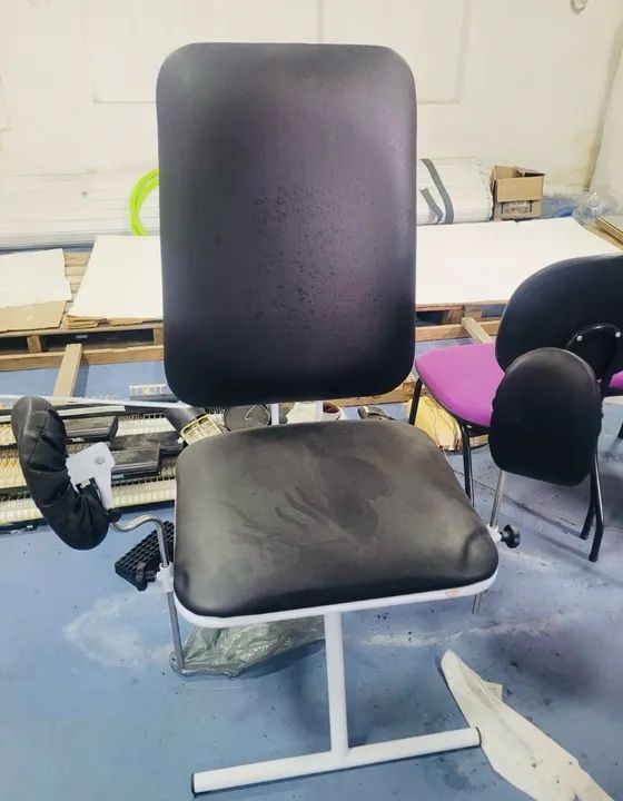 Cadeira de coleta de sangue ( para laboratório) 